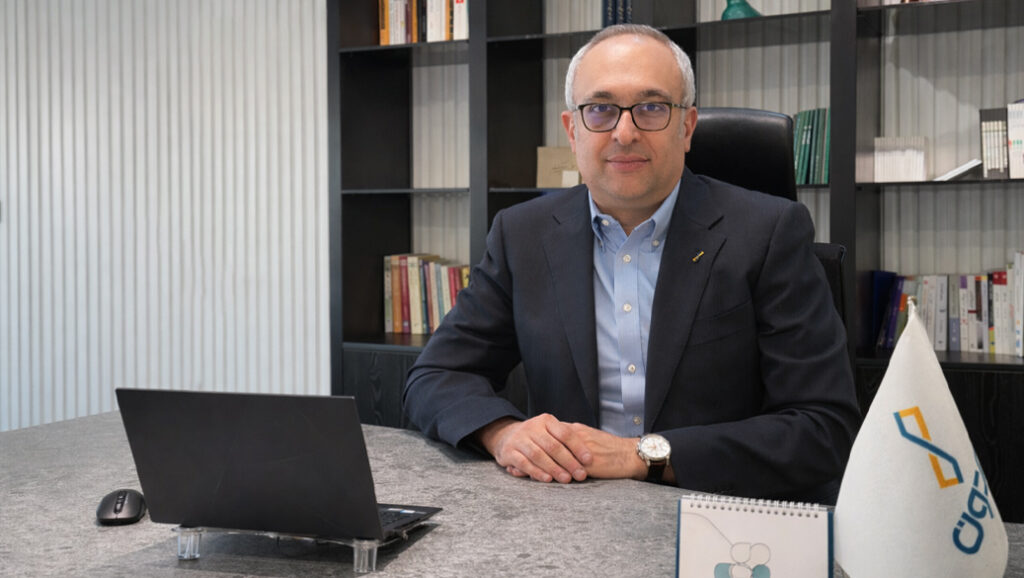 فرهنگ فرزان، مدیرعامل ریتون